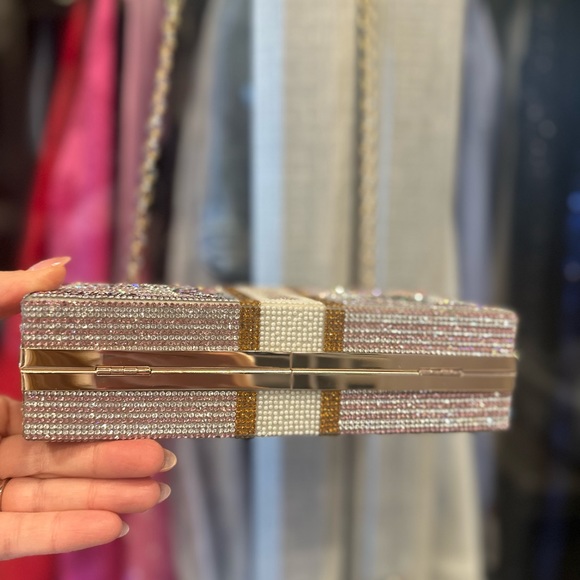 Women’s stack of cash evening bag crystal rhinestone clutch/shoulder bag. - Picture 8 of 8